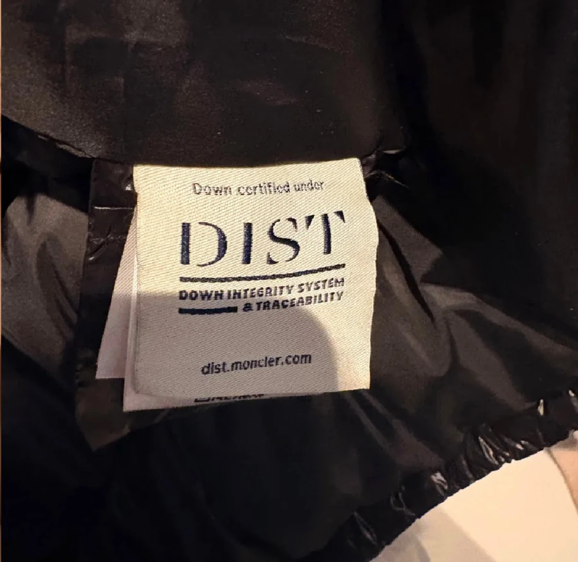 Svart Moncler pufferjacka med huva - 4