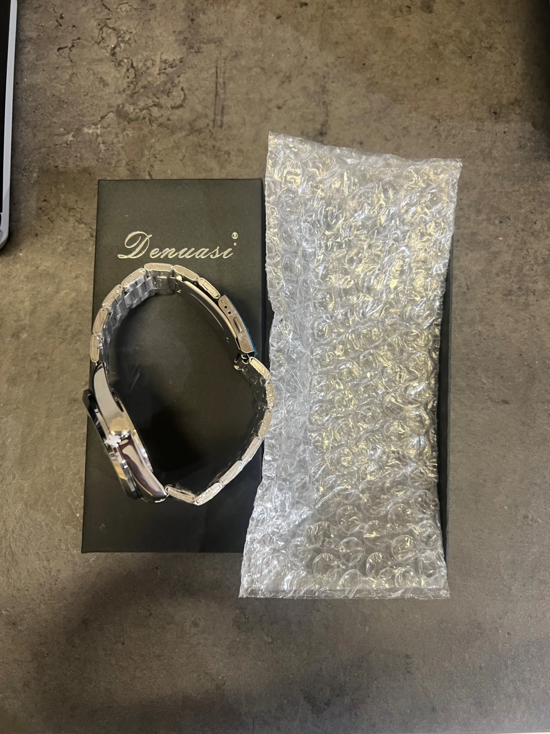 Silverfärgad klocka  - 1