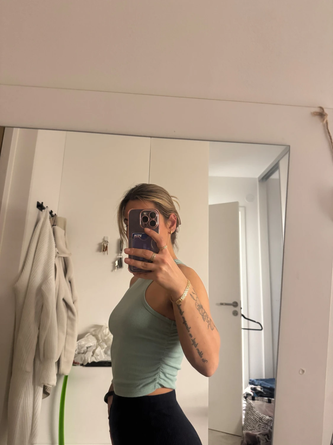 Ljusgrön ribbad linnetopp - 1