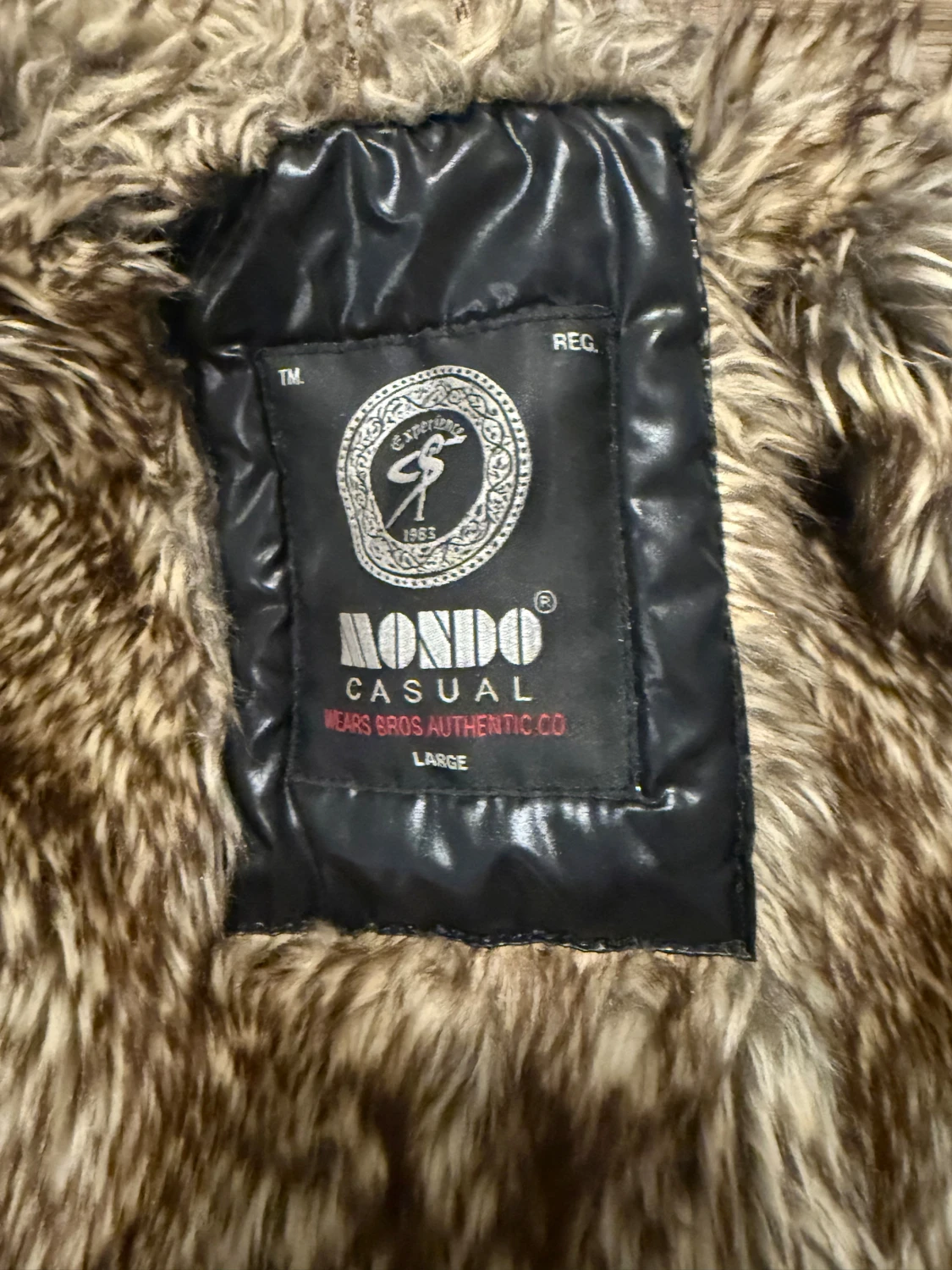 Svart pufferjacka med pälsfoder Mondo - 2