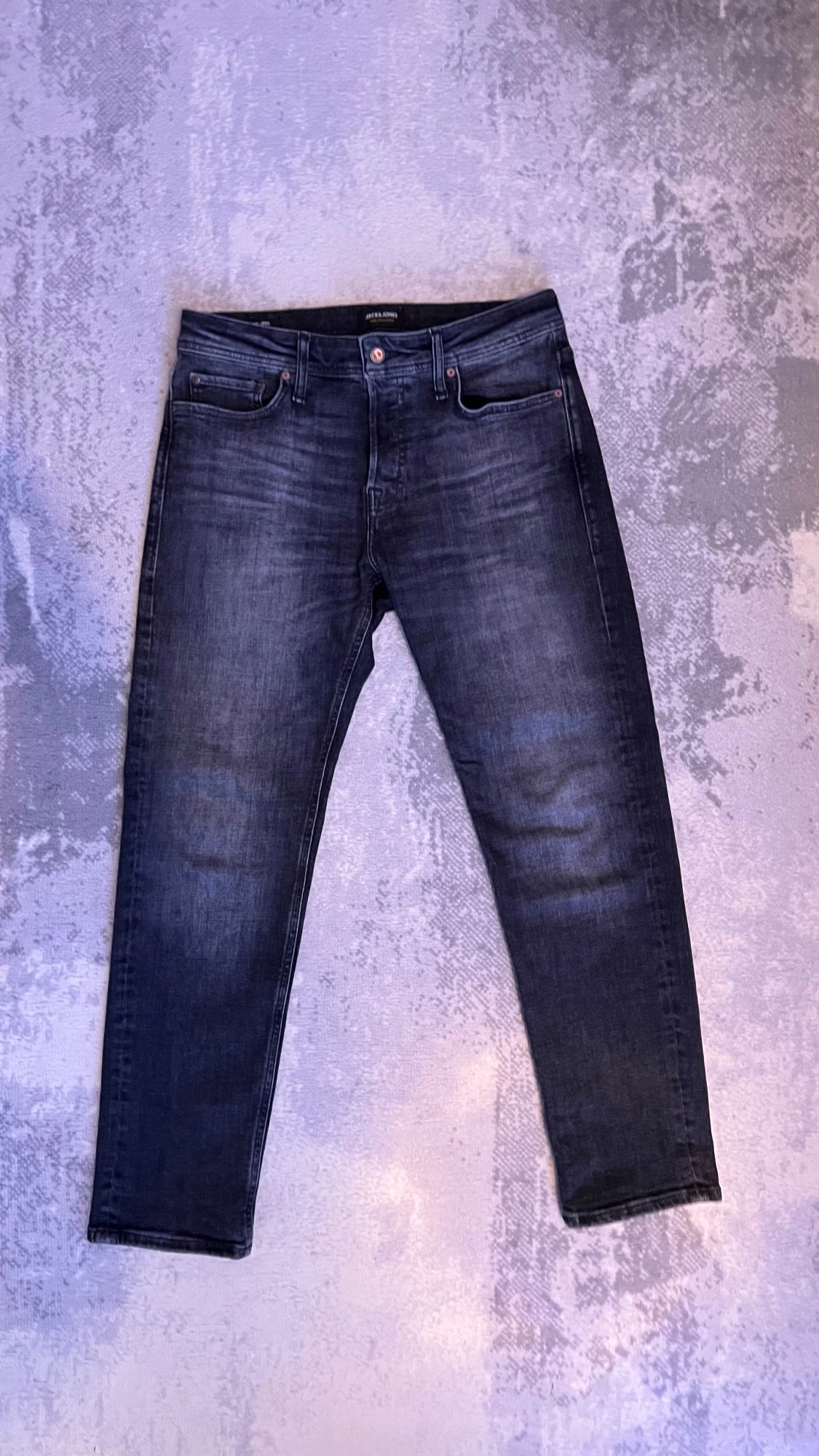 Mörka jeans ifrån Jack and Jones