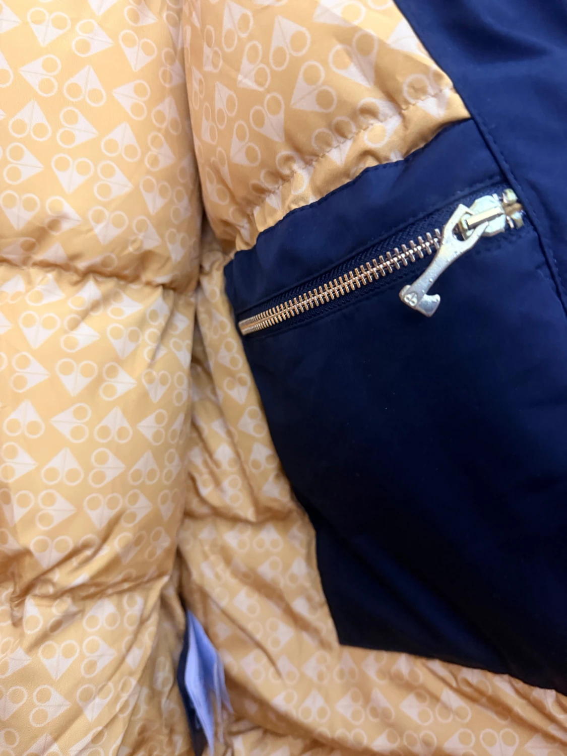 Svart pufferjacka från Moose Knuckles - 5