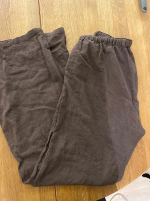 Linnebyxor bruna🤎 - Flowiga linnebyxor från Pull and Bear! 🥹