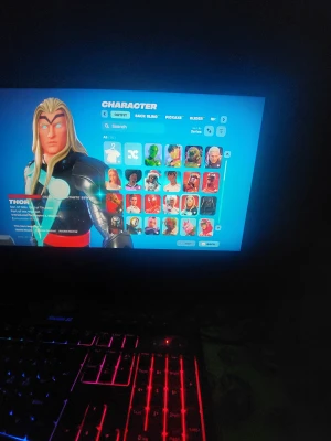 Fortnite konto - Fortnite konto med 95 skins 131 picaxes och 650 v-bucks 