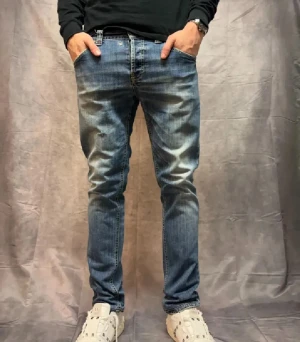 Dondup Jeans ”Lucky” W34 men passar mindre - Hej! Säljer ett par riktigt snygga jeans från Dondup i den eftertraktade modellen ”Lucky” | W34, fits 33,32 | Riktigt bra skick | Bara att höra av sig vid intresse!⭐️
