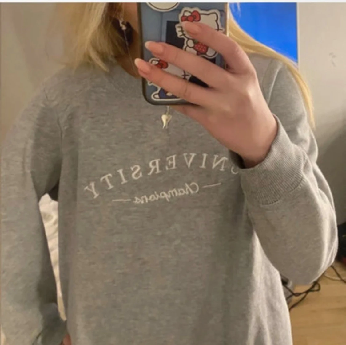 Grå sweatshirt  - 1