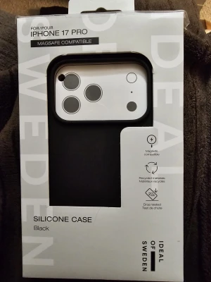 mobilskal iphone 17 PRO - Jag säljer den för den är för liten för min telefon. Jag köpte fel. Den är aldrig använd och det är en bra kvalité på den. Kartongen är lite sönder det var klister på och svårt att öppna men mobilskalet är aldrig använt som sagt. Den har bara öppnats för att se hur den såg ut men insåg att den var för liten.