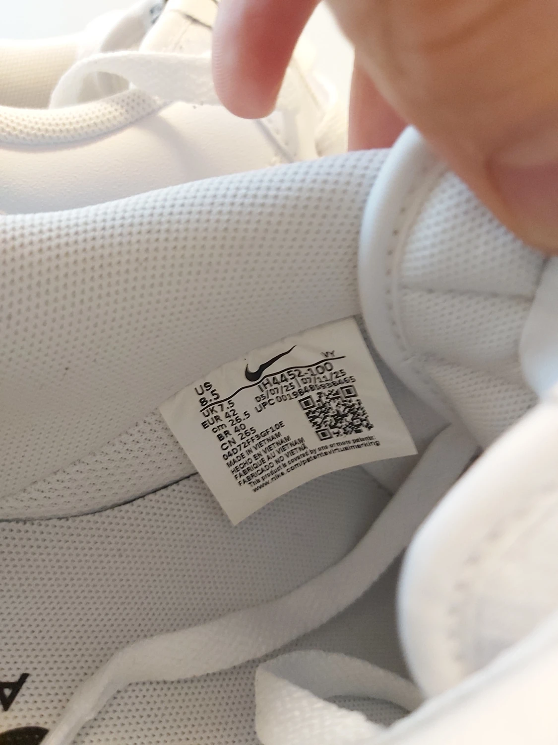 Nike Air Force 1 '07 LV8 vit/svart 42.5 - 2