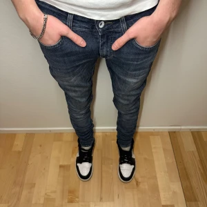 Tiger of Sweden Jeans - Mörkblå Tiger of Sweden Jeans - Style Slender - W30 L32 - Skick 9/10 Hör av er vid minsta fundering! 