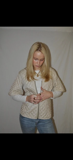 Köp via Instagram dm! - Instagram: vintessa_uf.                                                      Det går att köpa via Plick också men en extrakostnad på 20kr tillkommer! (349+20)