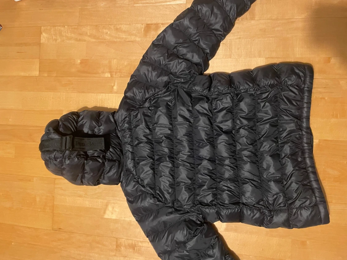 Svart dunjacka Peak Performance - 1