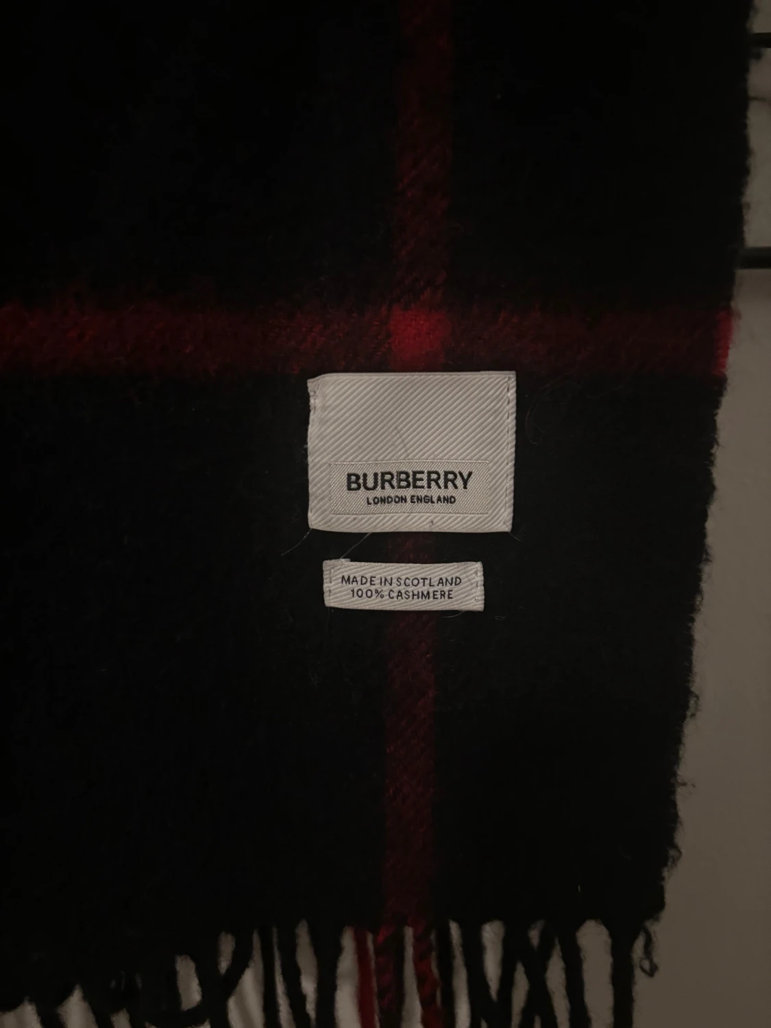 Rutig svart halsduk från Burberry - 1