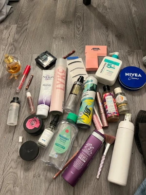 smink - inte så mycket kvar, därav priset🌸