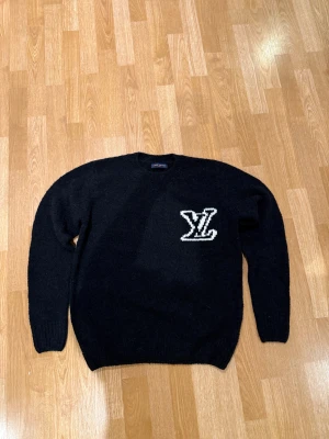 Lv tröja  - Jättebra skick har används 1-2 gånger. Storlek S
