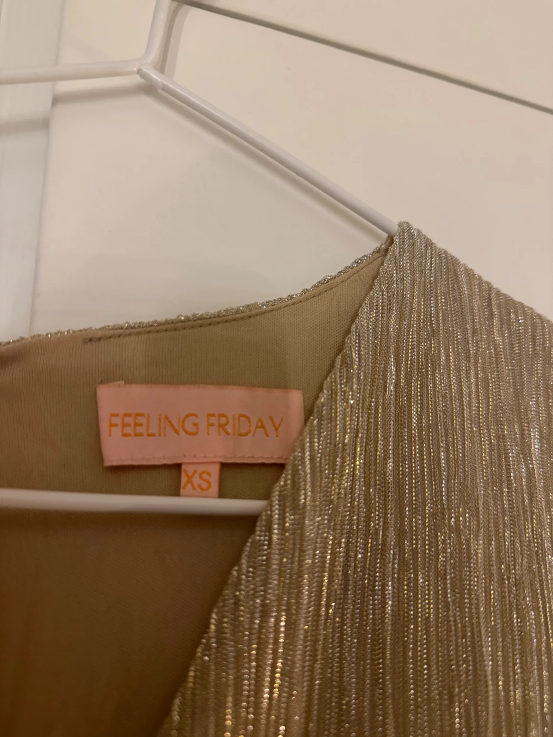 Guldig klänning - 1