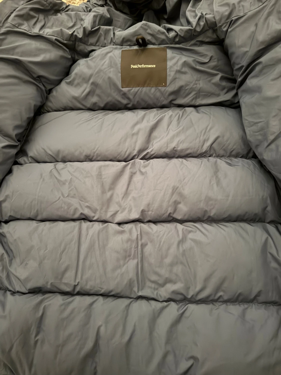 Blå Peak Performance dunjacka - 2