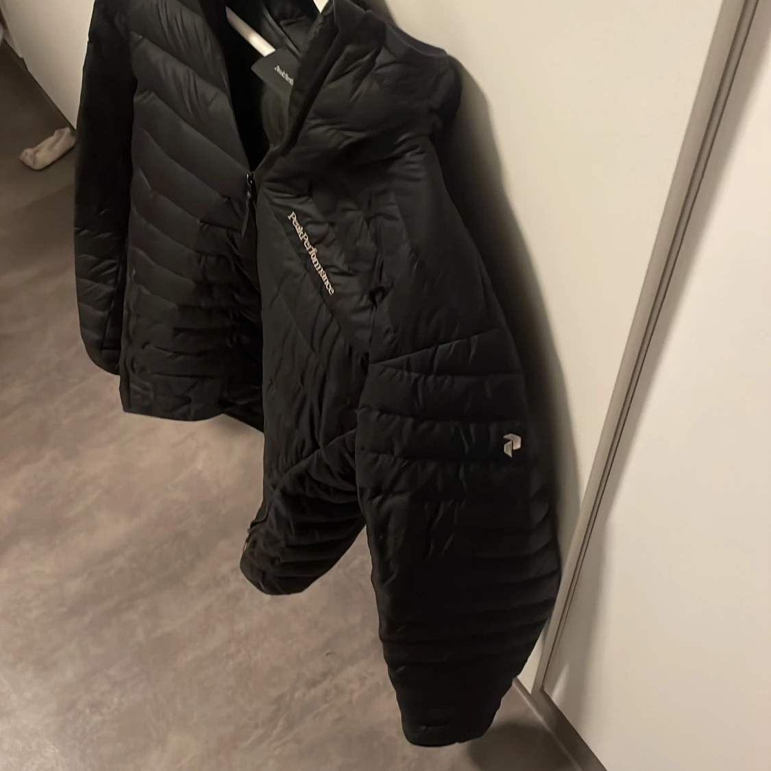 Svart dunjacka Peak Performance L - 3