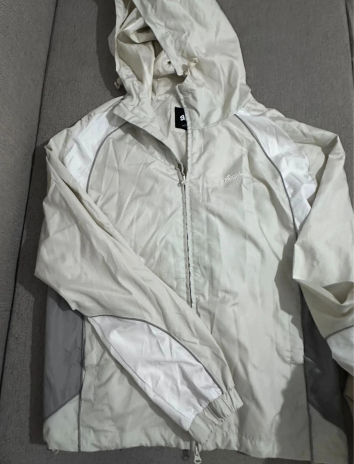 Vit vindjacka från SWD, storlek L