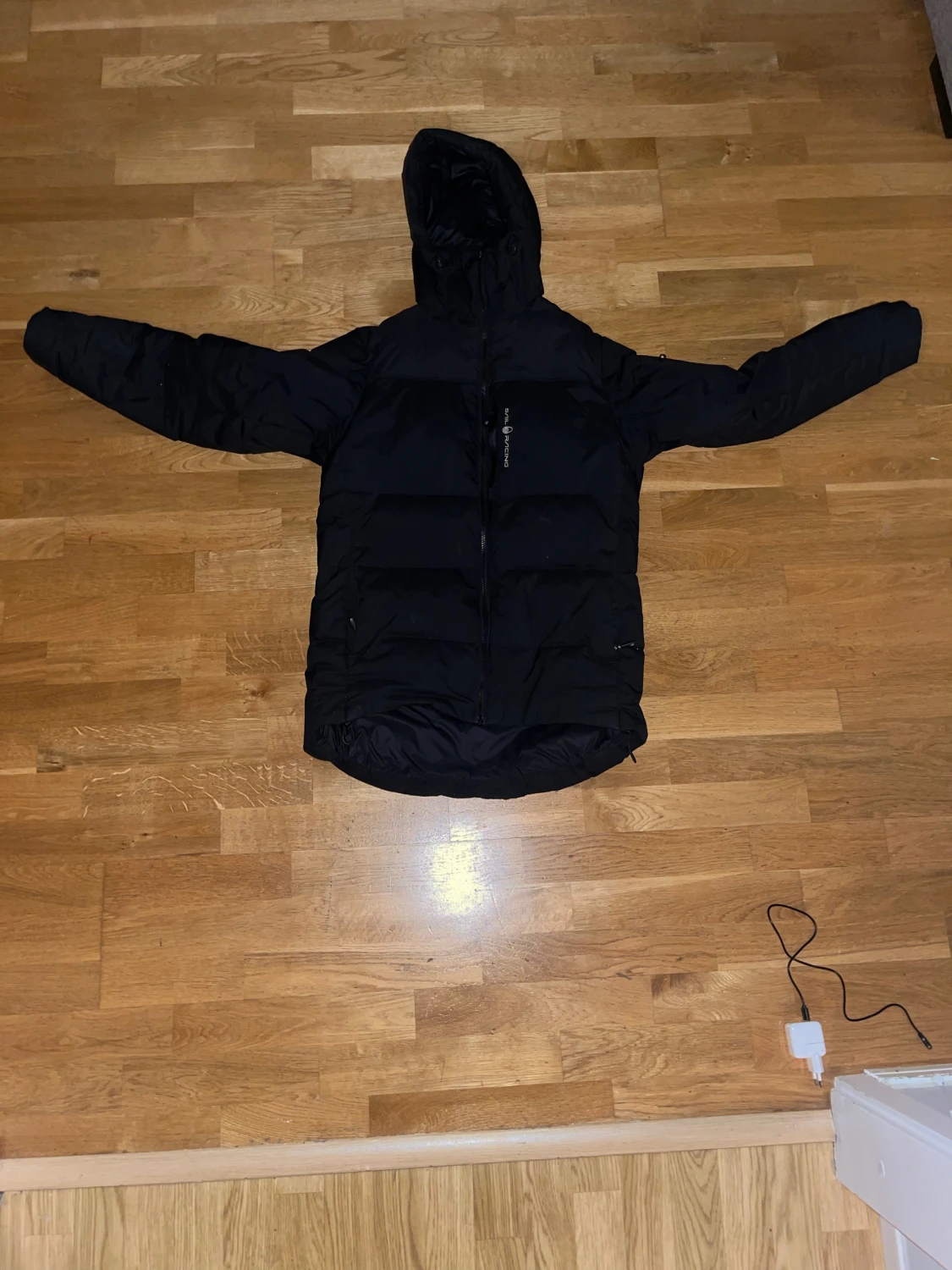 Svart Sail Racing dunjacka med huva