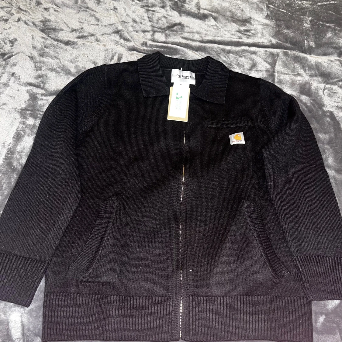 Svart stickad tröja från Carhartt