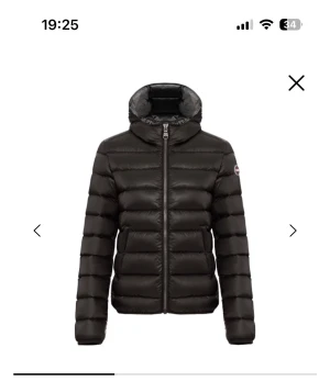 colmar jacka - säljer en helt ny colmar jacka endast använd 3 gånger. säljer pga för stor storlek.