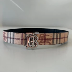 Burberry bälte - [Burberry bälte] [Strl: 105cm] [Skick 10/10] Kom gärna med frågor! Pris är disskuterbart, mvh Edvin💫