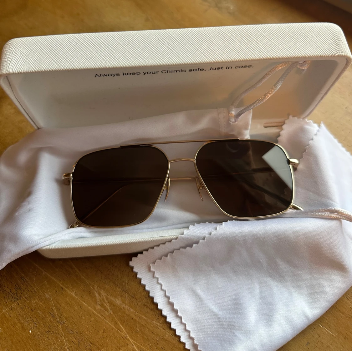 Guldiga solglasögon från Chimi - 4