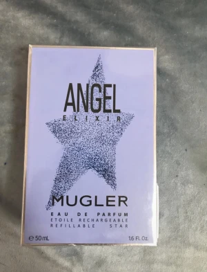 Mugler Angel Elixir EdP 50ml - Angel Elixir från Mugler är en Eau de Parfum i en snygg refillbar förpackning på 50 ml. Perfekt för dig som vill sticka ut med en ikonisk doft och gillar att kunna fylla på din flaska.