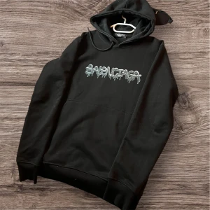 Balenciaga  - Riktigt fet o skön design för en klockren outfit!! Kan gå ner i pris vid snabb och smidig affär storlek M kom dm för mer info📩