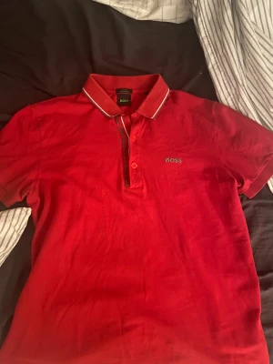 Hugo boss piké - Mycket fin boss skjorta med väldigt bra pris å bra kvalite.