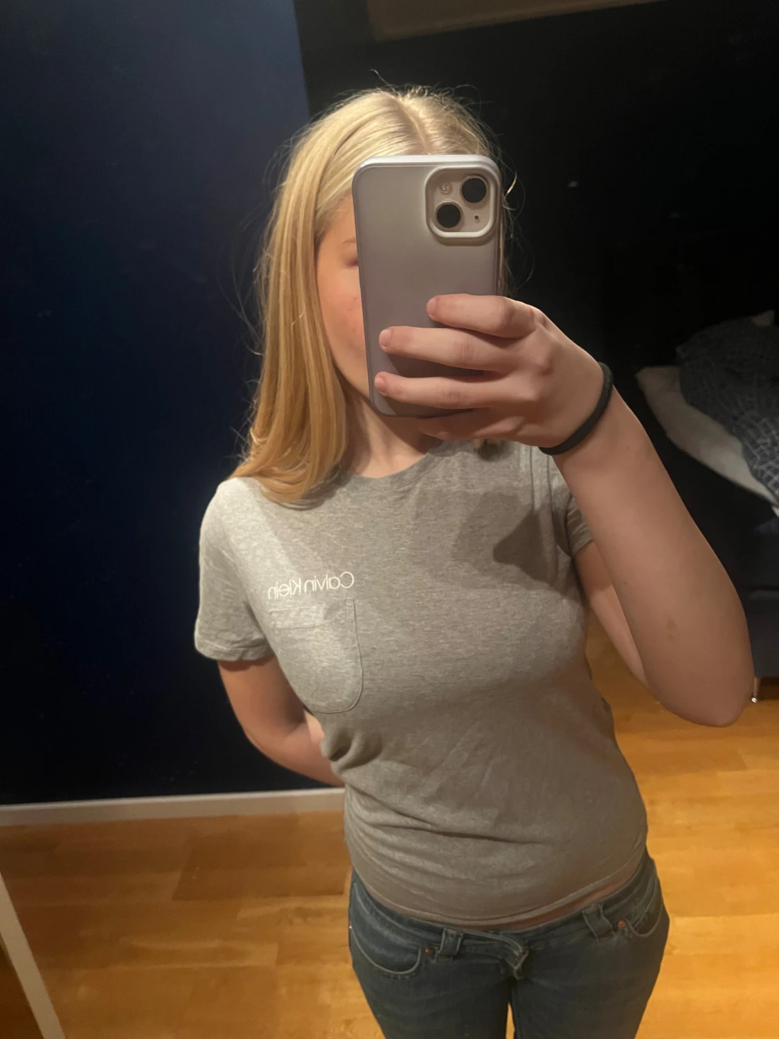 Grå Calvin Klein t-shirt med ficka - 1