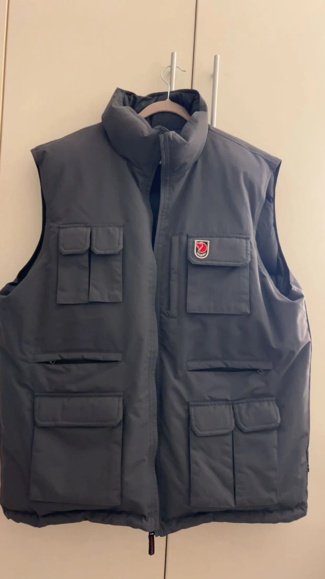 Svart dunväst från Fjällräven - 2