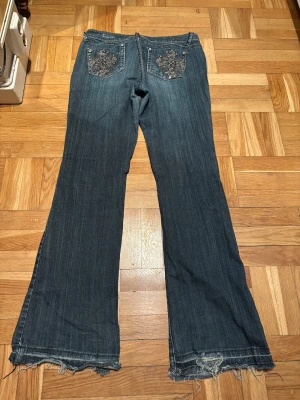 Bootcut jeans  - Snygga blå jeans från Grace med bootcut passform och låg midja. 