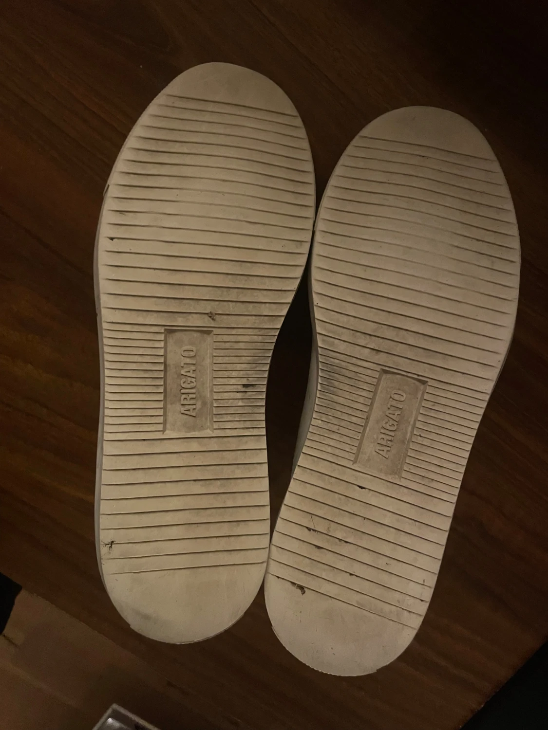 Vit sneaker från Axel Arigato med fågel - 2