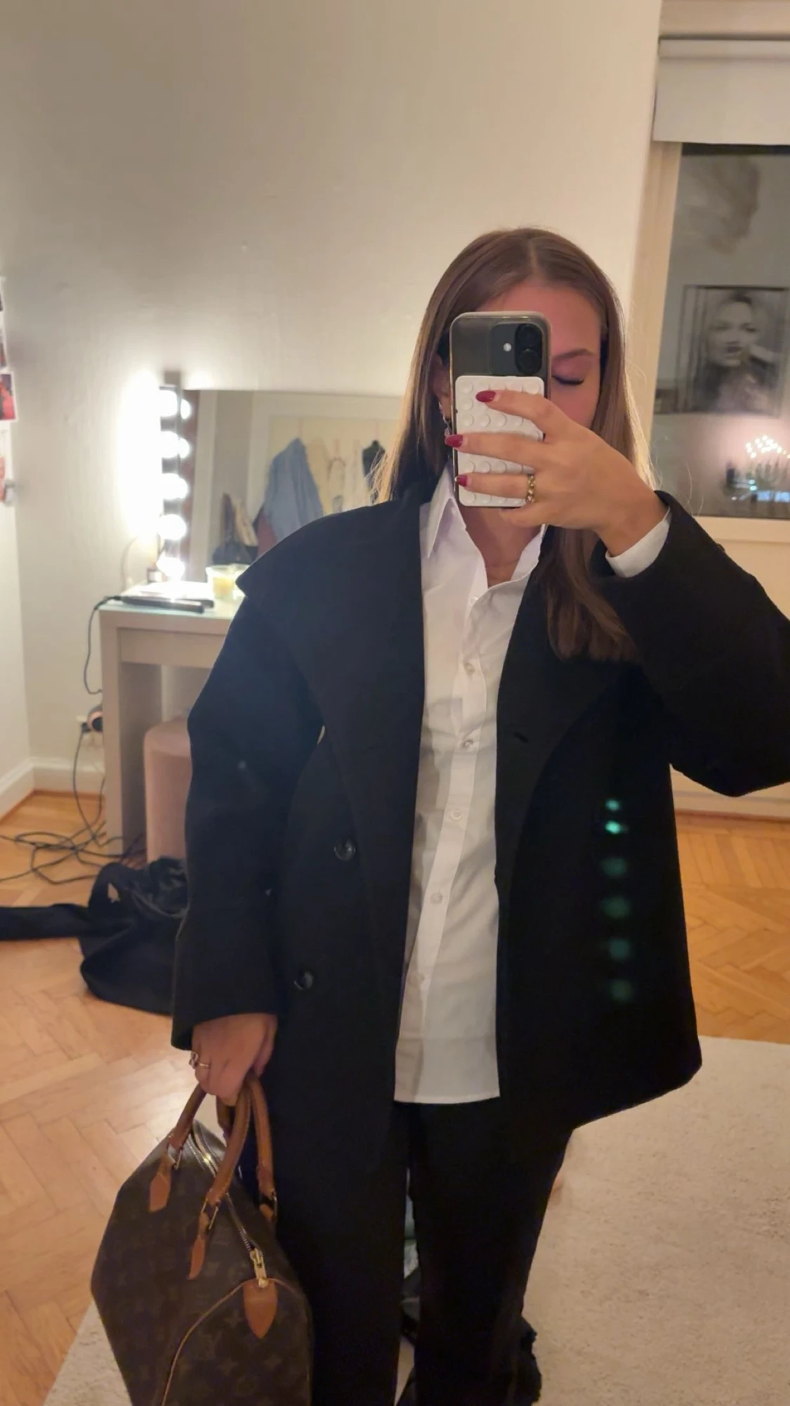 Svart oversized kappa med bred krage - 2