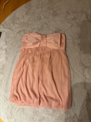 Rosett topp - Rosa rosett topp från Vila i storlek M💕 axelbanden kan tas av