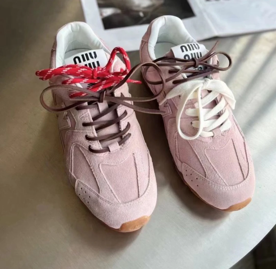 Miu Miu sneakers i beige mocka - 2