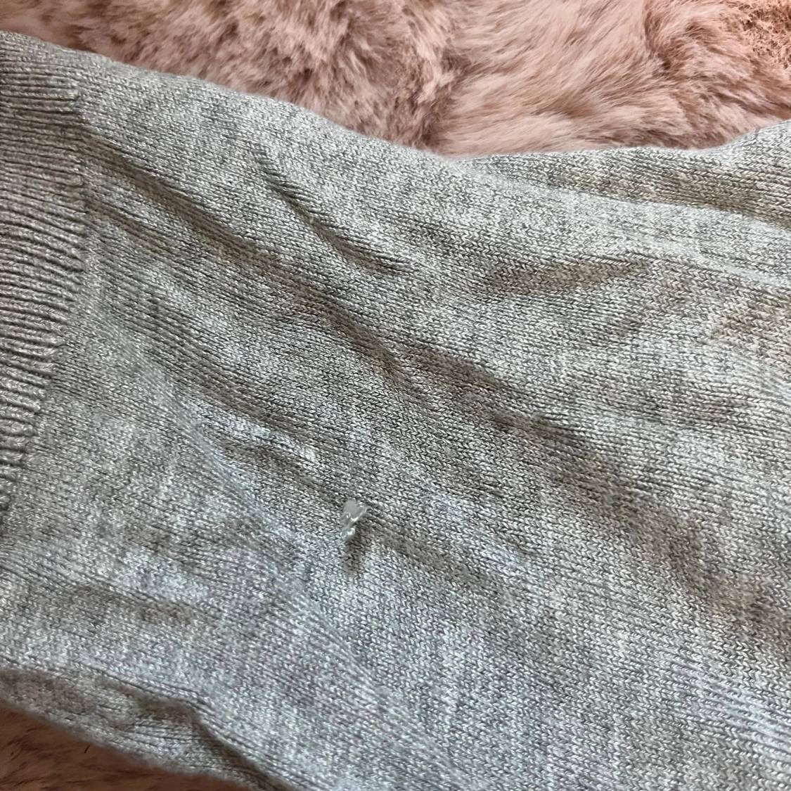 Grå stickad tröja - 2