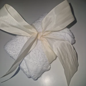 Handdukar - 2 små nya handdukar fint inslaget