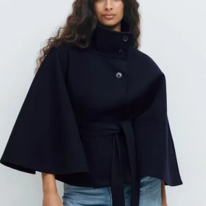 Snygg jacka  - Väldigt snygg jacka från Gina! Har aldrig andvönd den så den är i mycket bra skick!