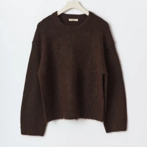 Brun stickad tröja  - Jätte snygg brun stickad tröja från Gina tricot som jag aldrig använt och prislappen är kvar💗
