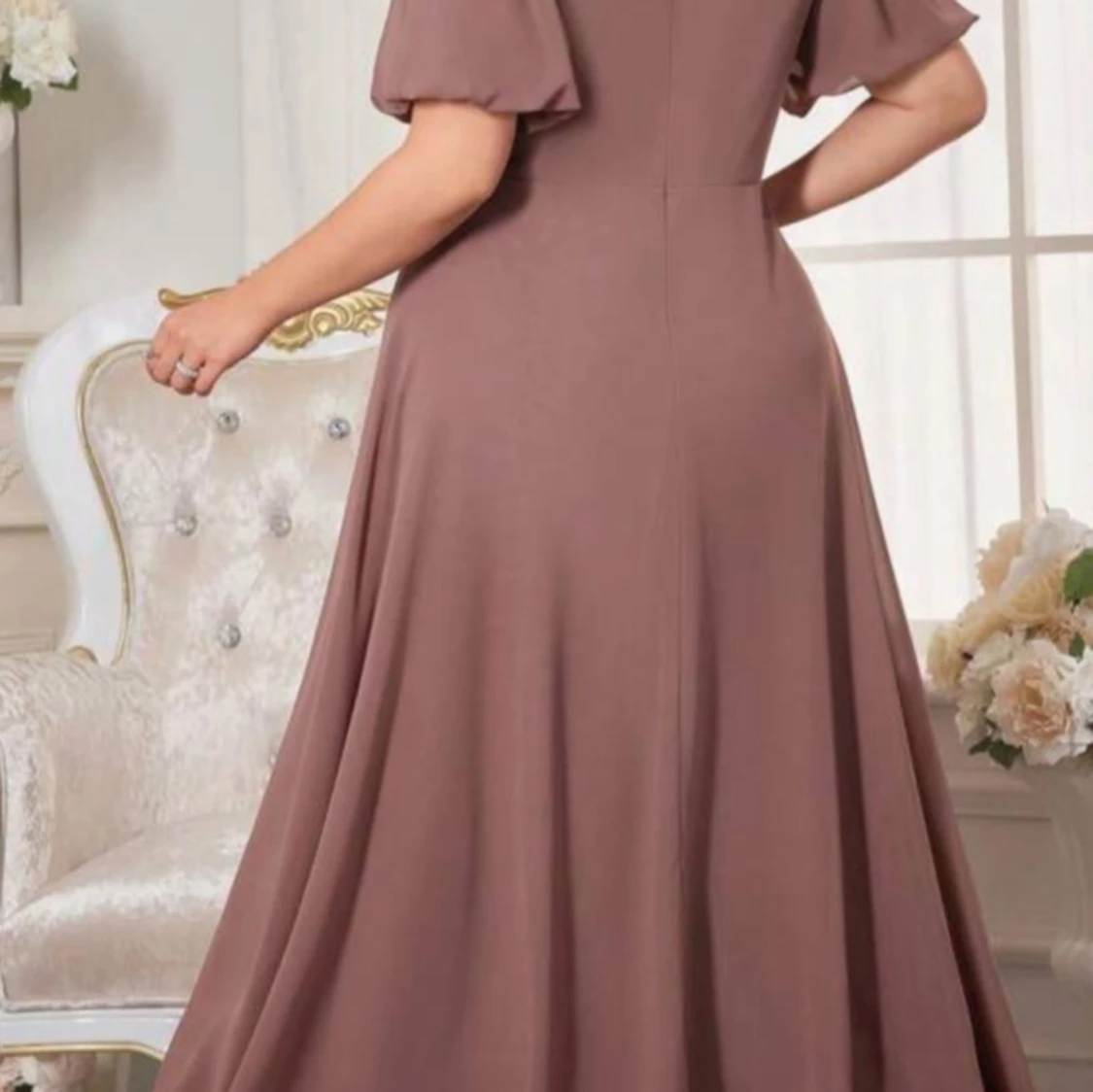 Lång  klänning med puffärm - 1