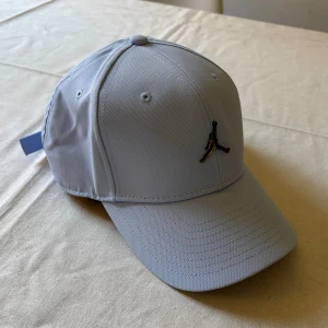 Jordan keps - Jordan keps i ljusblå färg som är i bra skick.