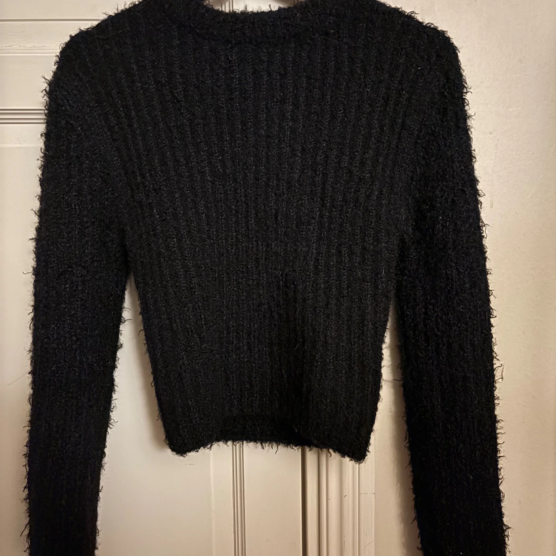 En jättesöt svart stickad tröja 