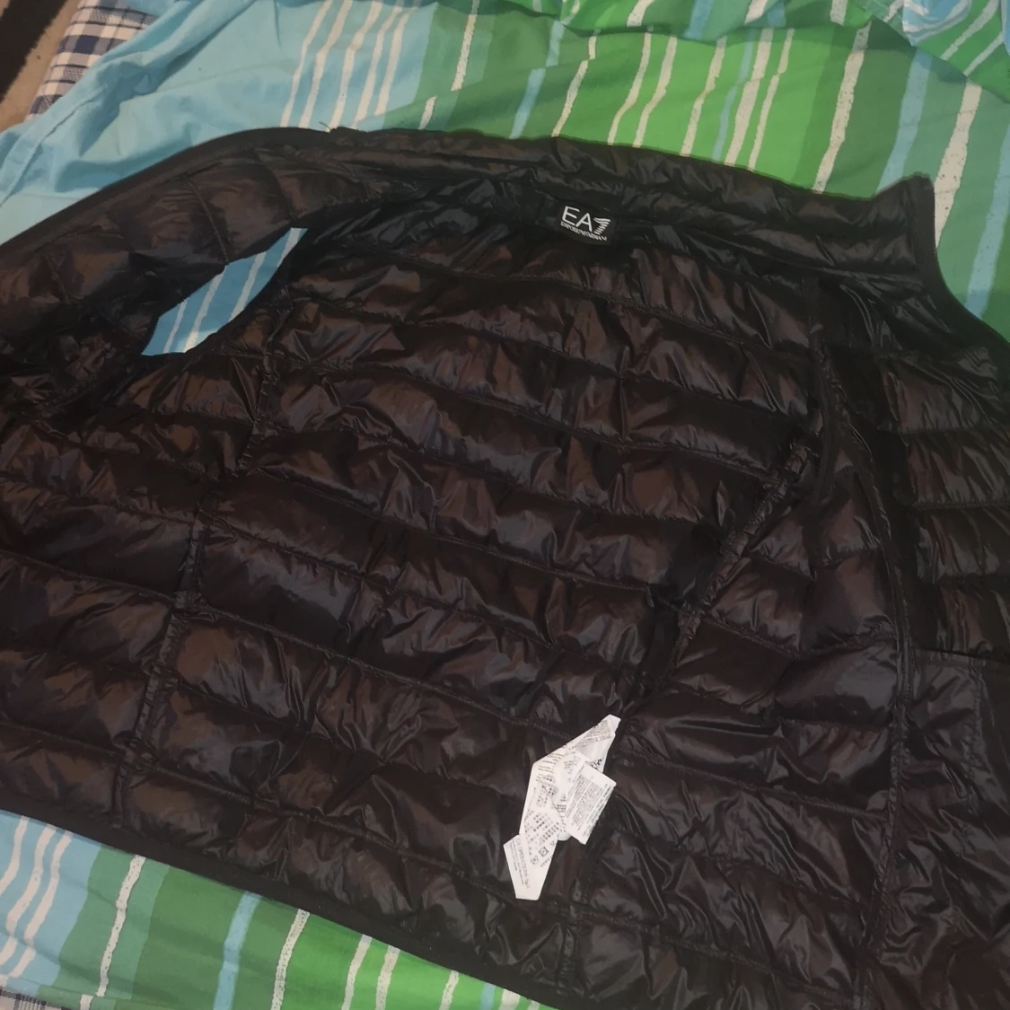 Svart dunväst från EA7 Emporio Armani - 3