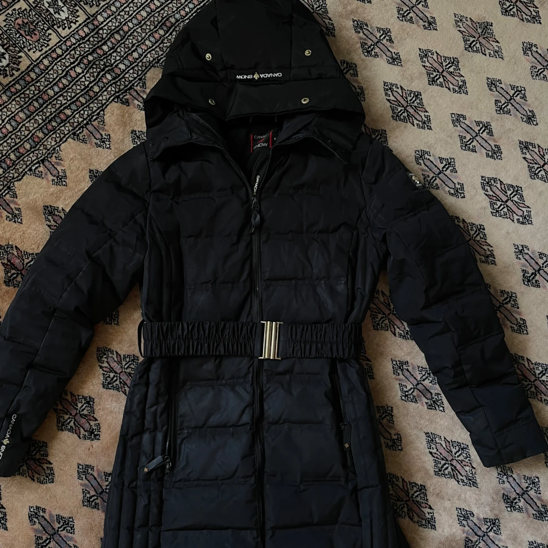 Svart dunjacka från Canada Snow