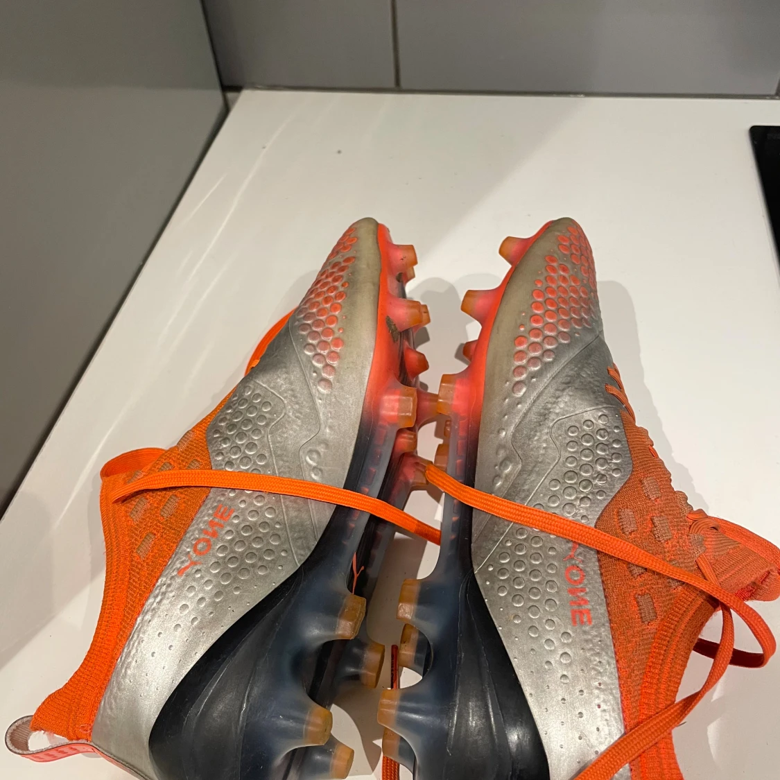 Puma fotbollsskor i orange och silver - 1
