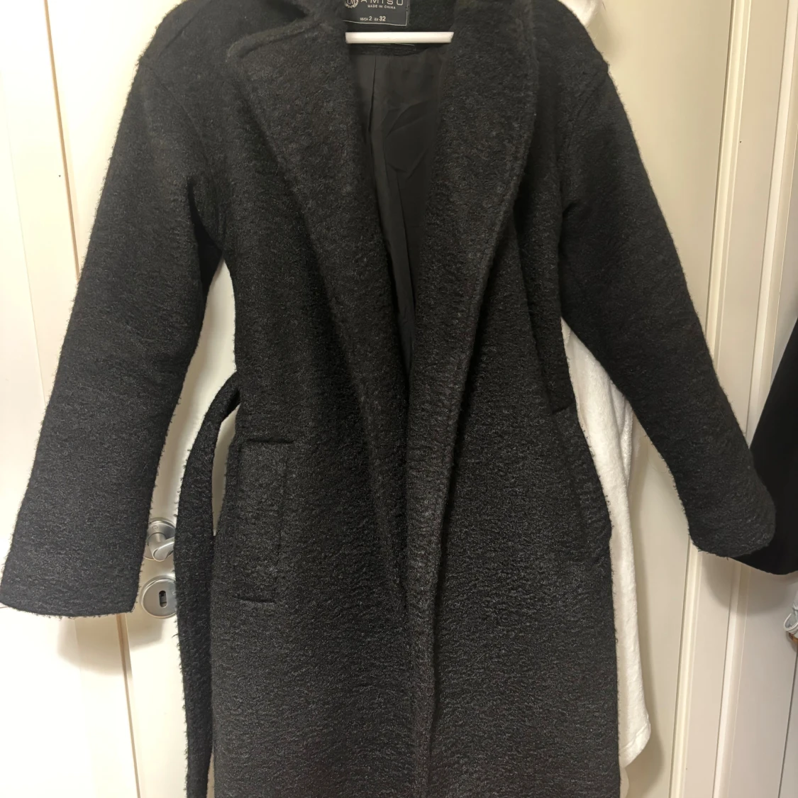 Svart kappa med bälte från NewYorker - 2