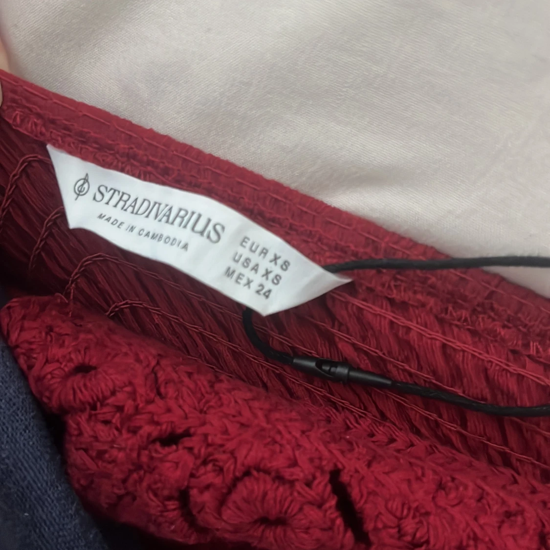 Vinröd spetslinnetopp från Stradivarius - 1