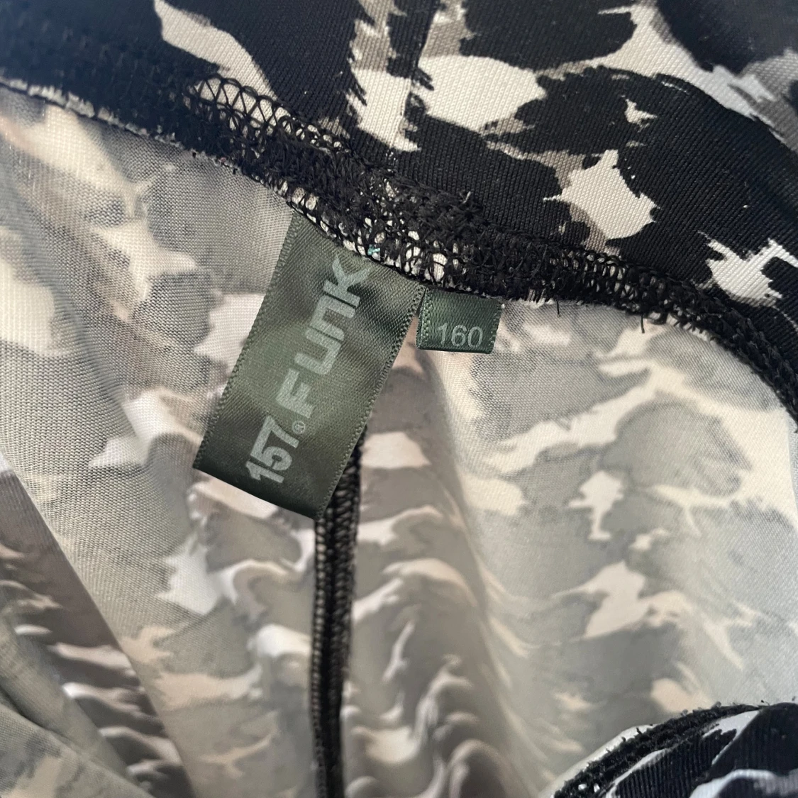 Svarta/ vita träningstights  - 3